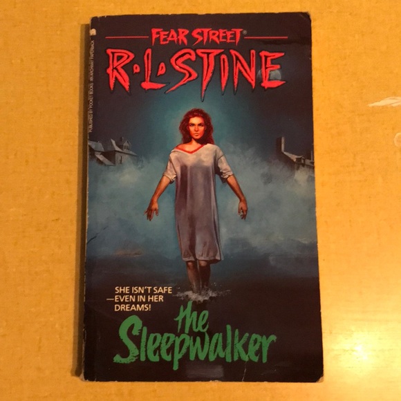 Fear Street Book- The Sleepwalker By R.L. Stine - Picture 1 of 2